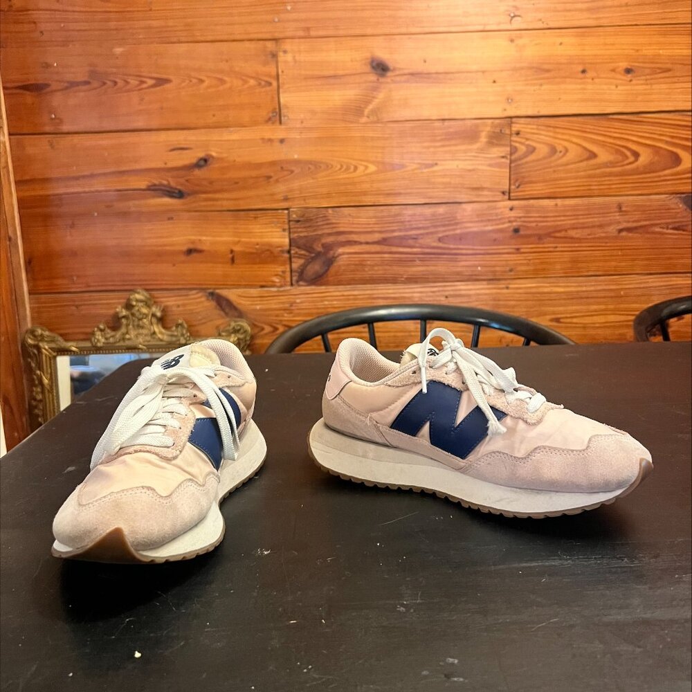 New Balance Women's Sneakers in Light Pink - Size 8